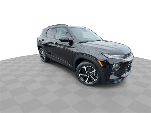 Used 2022 Chevrolet TrailBlazer RS w/ Sun and Liftgate Package image 2