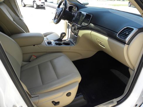 Used 2021 Jeep Grand Cherokee Limited image 18