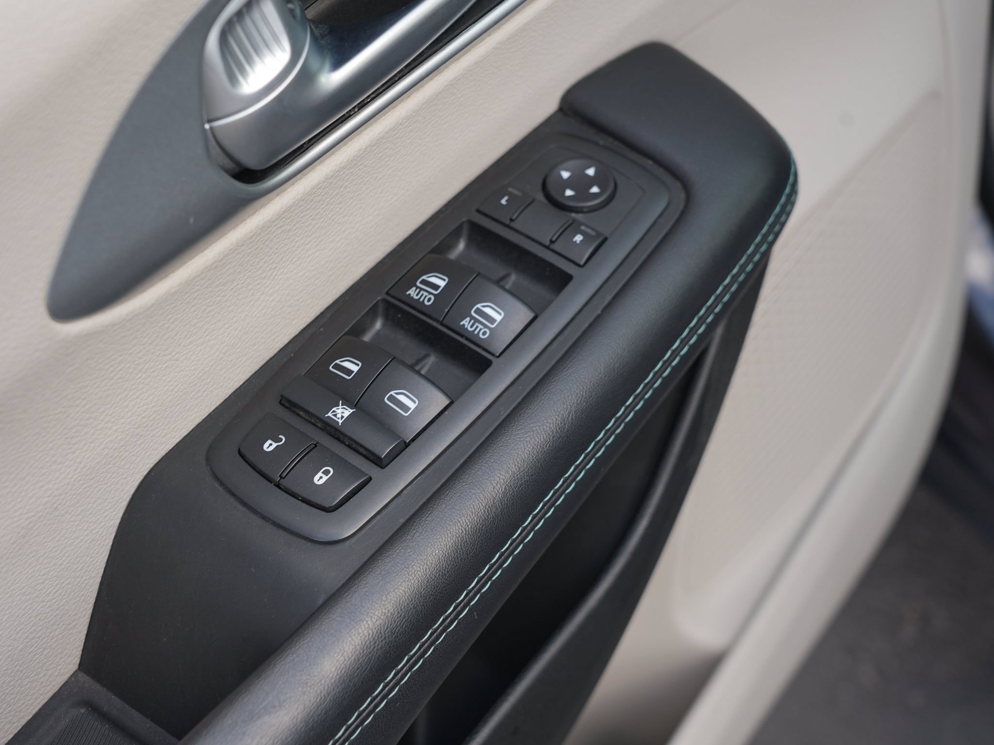 Used 2017 Chrysler Pacifica Touring Plus FWD image 17