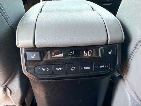 Used 2021 Toyota Highlander Platinum AWD/4WD image 25