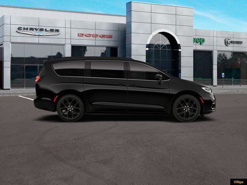 New 2026 Chrysler Pacifica Limited image 9