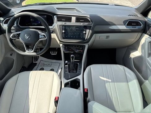 Certified 2022 Volkswagen Tiguan SE R-Line FWD image 30