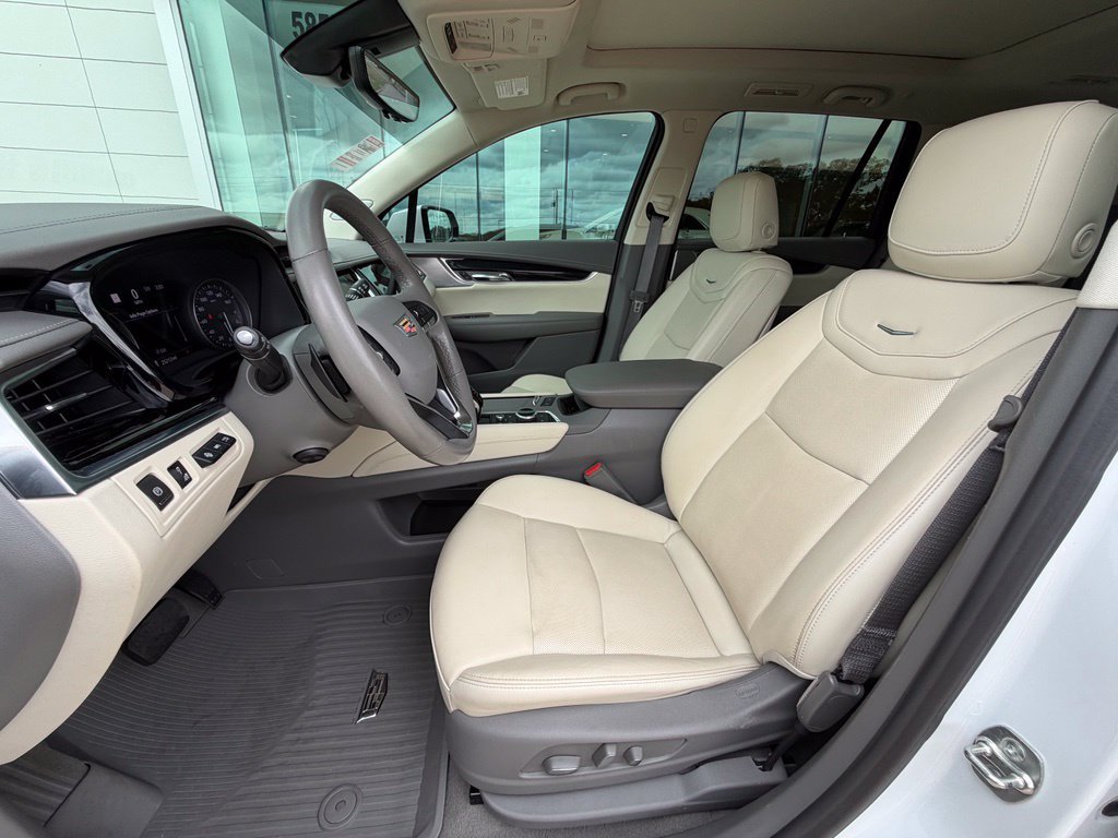 Used 2024 Cadillac XT6 Premium Luxury w/ Technology Package FWD image 10
