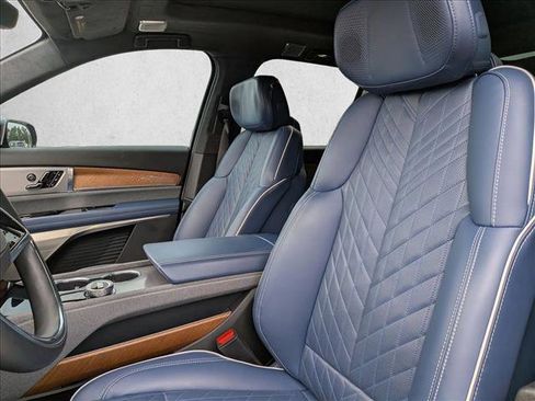 Used 2026 Cadillac Vistiq Premium Luxury AWD/4WD image 7