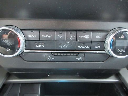 Used 2020 Ford Expedition XLT image 32