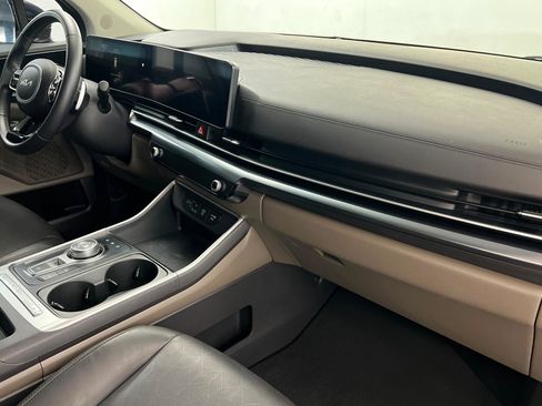 Used 2025 Kia Carnival LXS FWD image 25