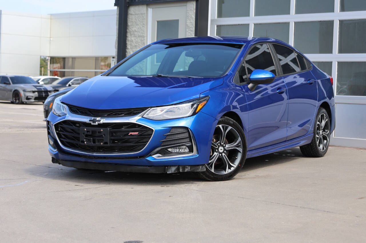 Used 2019 Chevrolet Cruze LT w/ Convenience Package FWD image 3