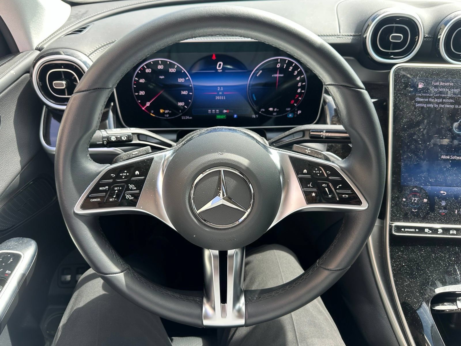 Used 2025 Mercedes-Benz GLC 350e 4MATIC image 2