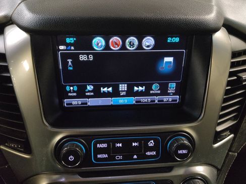 Used 2019 Chevrolet Suburban LS RWD image 25