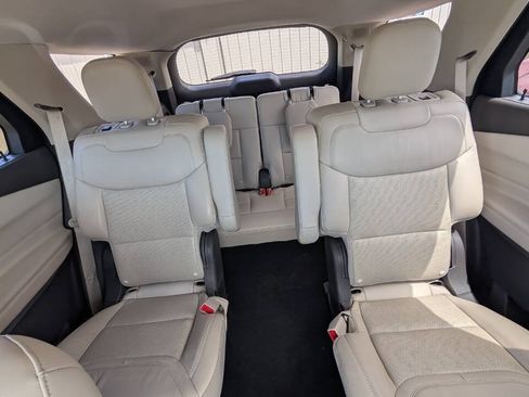 Used 2022 Ford Explorer Platinum w/ Equipment Group 601A AWD/4WD image 19