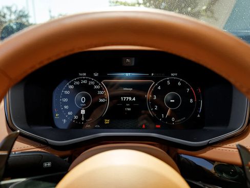 Used 2025 Aston Martin DBX 707 image 6