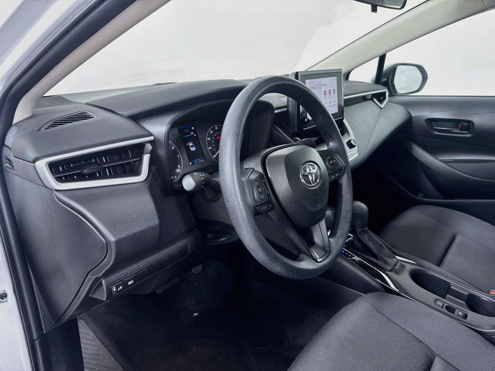 Used 2025 Toyota Corolla LE FWD image 9