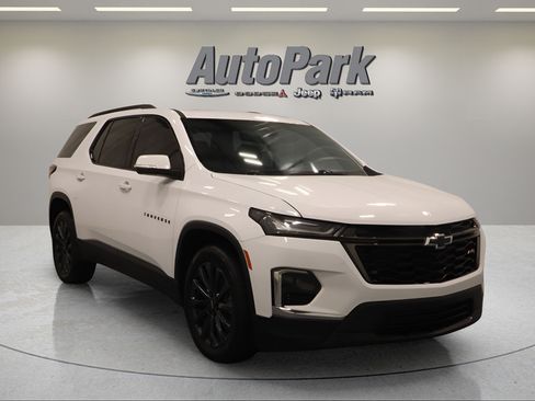 Used 2022 Chevrolet Traverse RS w/ LPO, Floor Liner Package AWD/4WD image 2