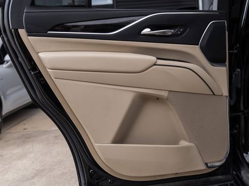 Used 2023 Cadillac Escalade Premium Luxury image 30