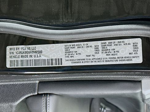 Used 2024 Jeep Grand Cherokee L Limited w/ Luxury Tech Group II image 12