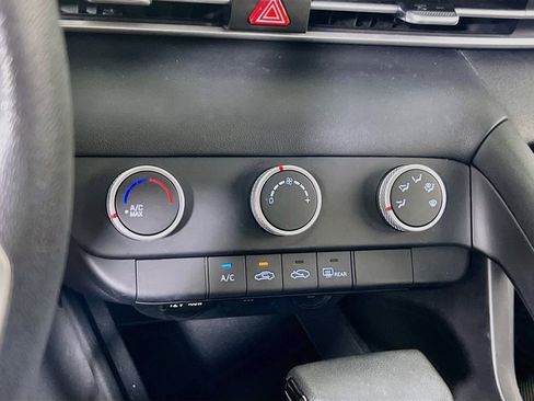 Used 2023 Hyundai Elantra SE FWD image 15