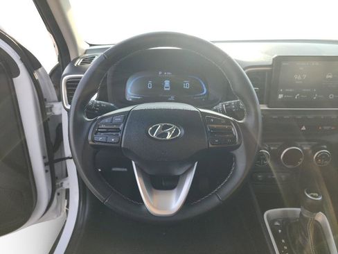 Used 2025 Hyundai Venue SEL image 13