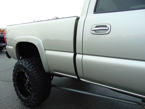 Used 2004 Chevrolet Silverado 2500 LT w/ Heavy-Duty Power Package image 38