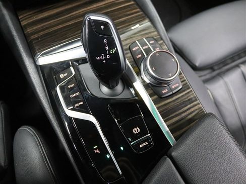 Used 2021 BMW 540i xDrive w/ Premium Package image 27