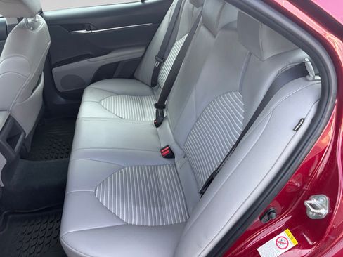 Used 2018 Toyota Camry SE FWD image 14