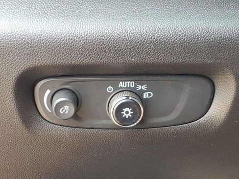 Used 2023 Chevrolet Traverse LT image 16