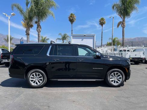 New 2025 Chevrolet Suburban Premier image 9