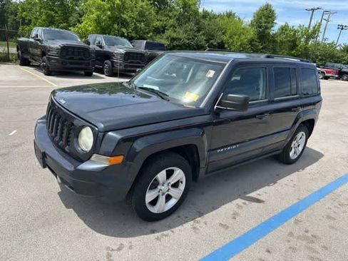 Used 2014 Jeep Patriot Latitude w/ Sun/Sound Group FWD image 10