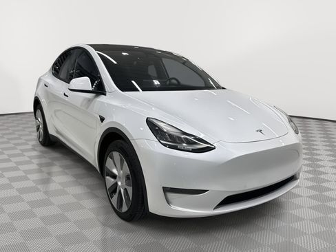 Used 2022 Tesla Model Y Long Range image 1