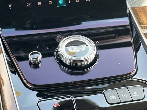 Certified 2025 Cadillac Escalade Sport Platinum image 39