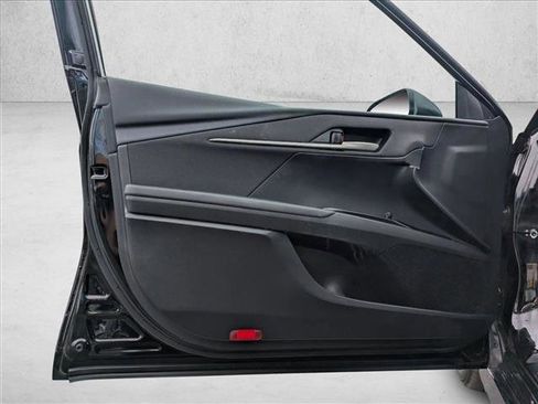 Used 2025 Toyota Camry LE image 10