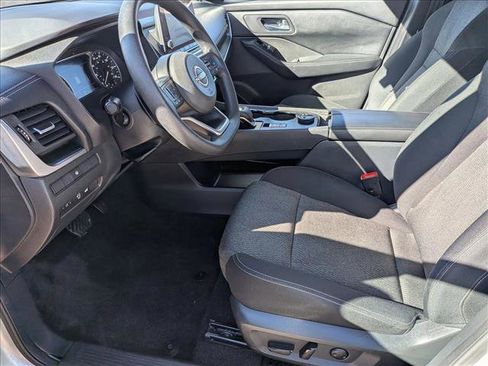 Used 2024 Nissan Rogue SV image 11