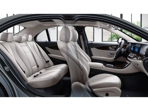 Used 2022 Mercedes-Benz E 350 4MATIC Sedan image 6