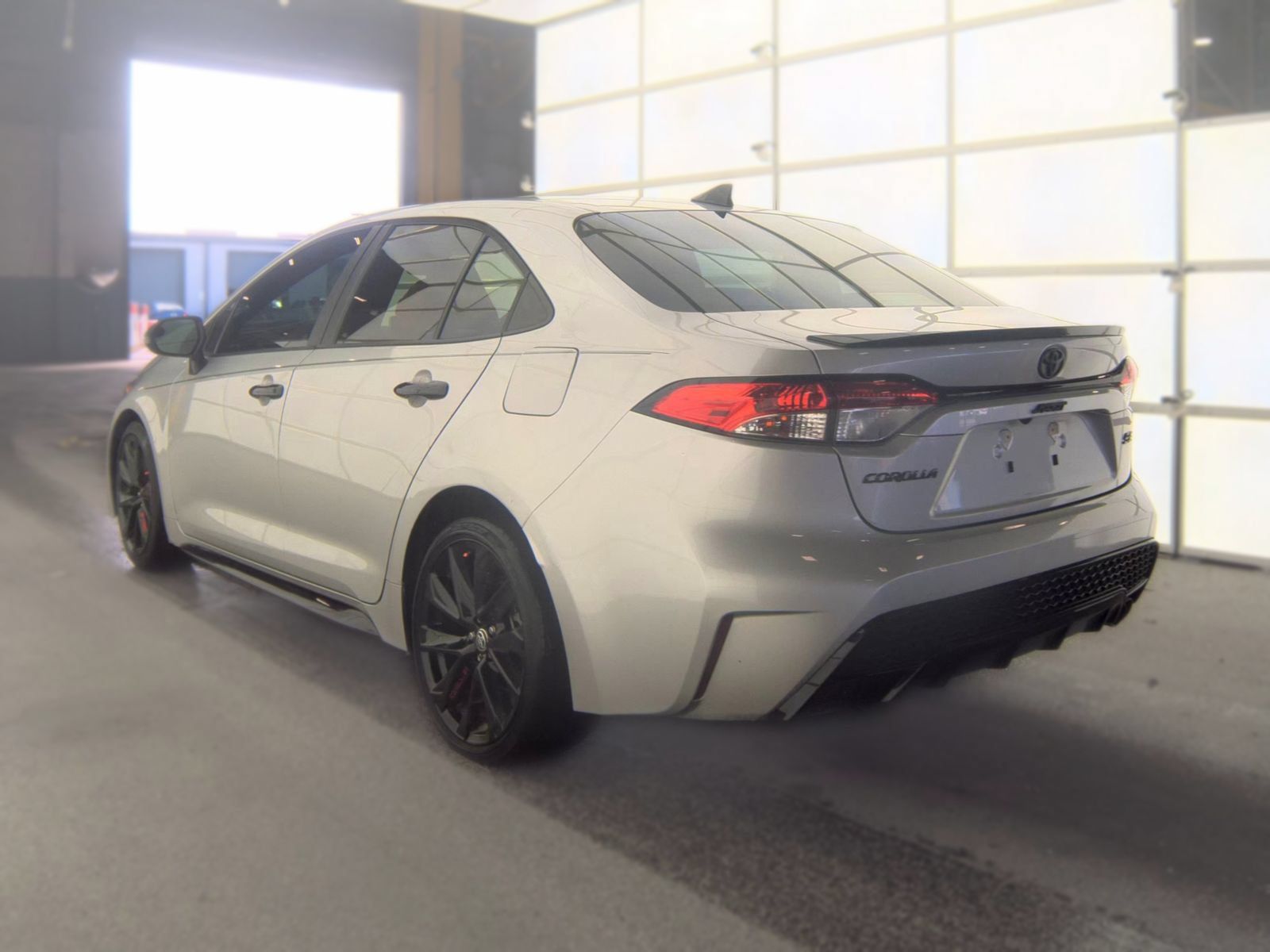 Used 2020 Toyota Corolla SE FWD image 2