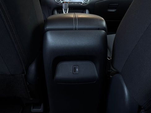 Used 2025 Nissan Sentra SV FWD image 12