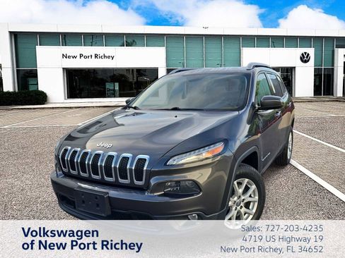 Used 2017 Jeep Cherokee Latitude w/ Cold Weather Group image 1