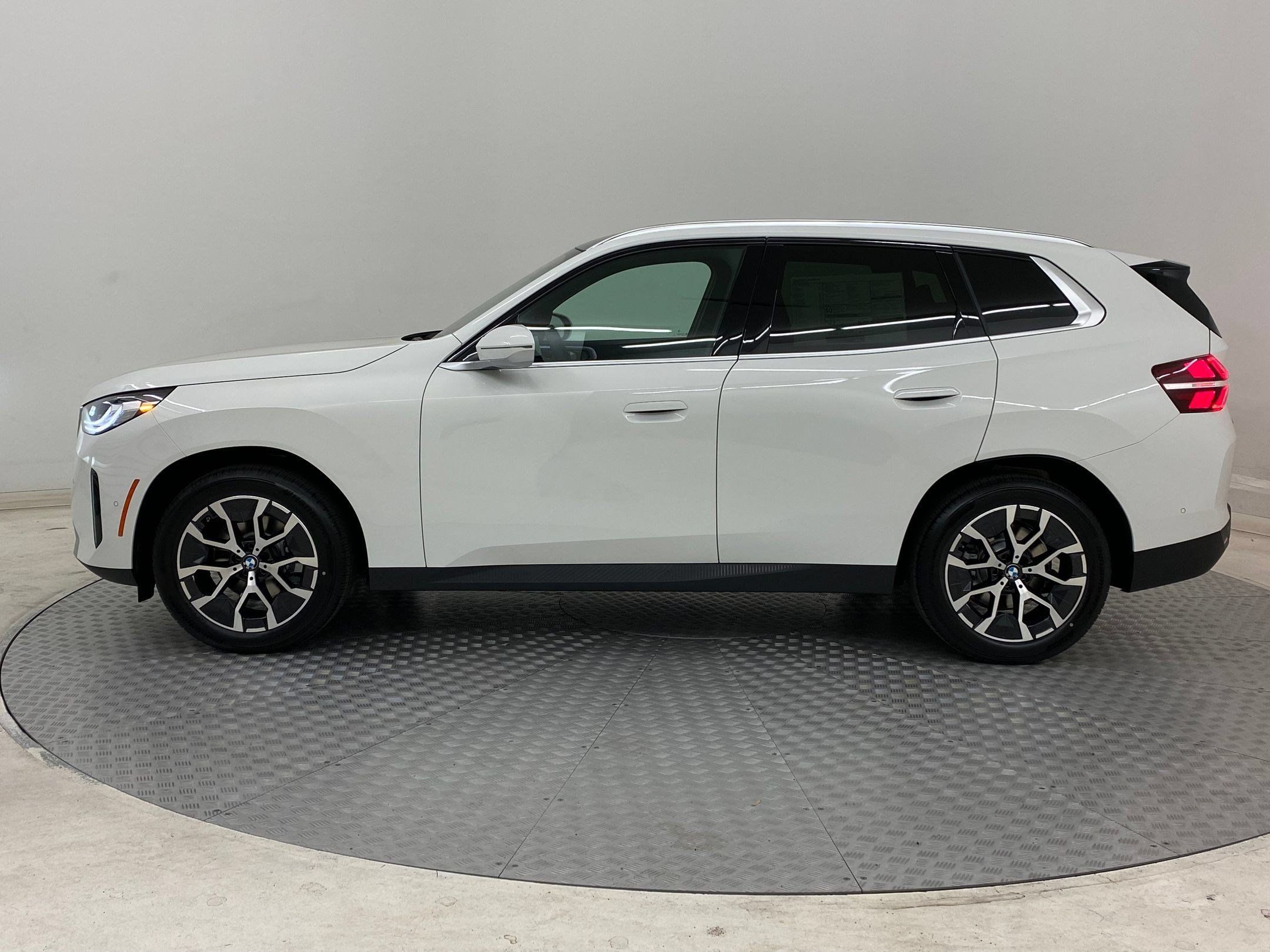 Used 2026 BMW X3 xDrive30i w/ Convenience Package AWD/4WD image 2