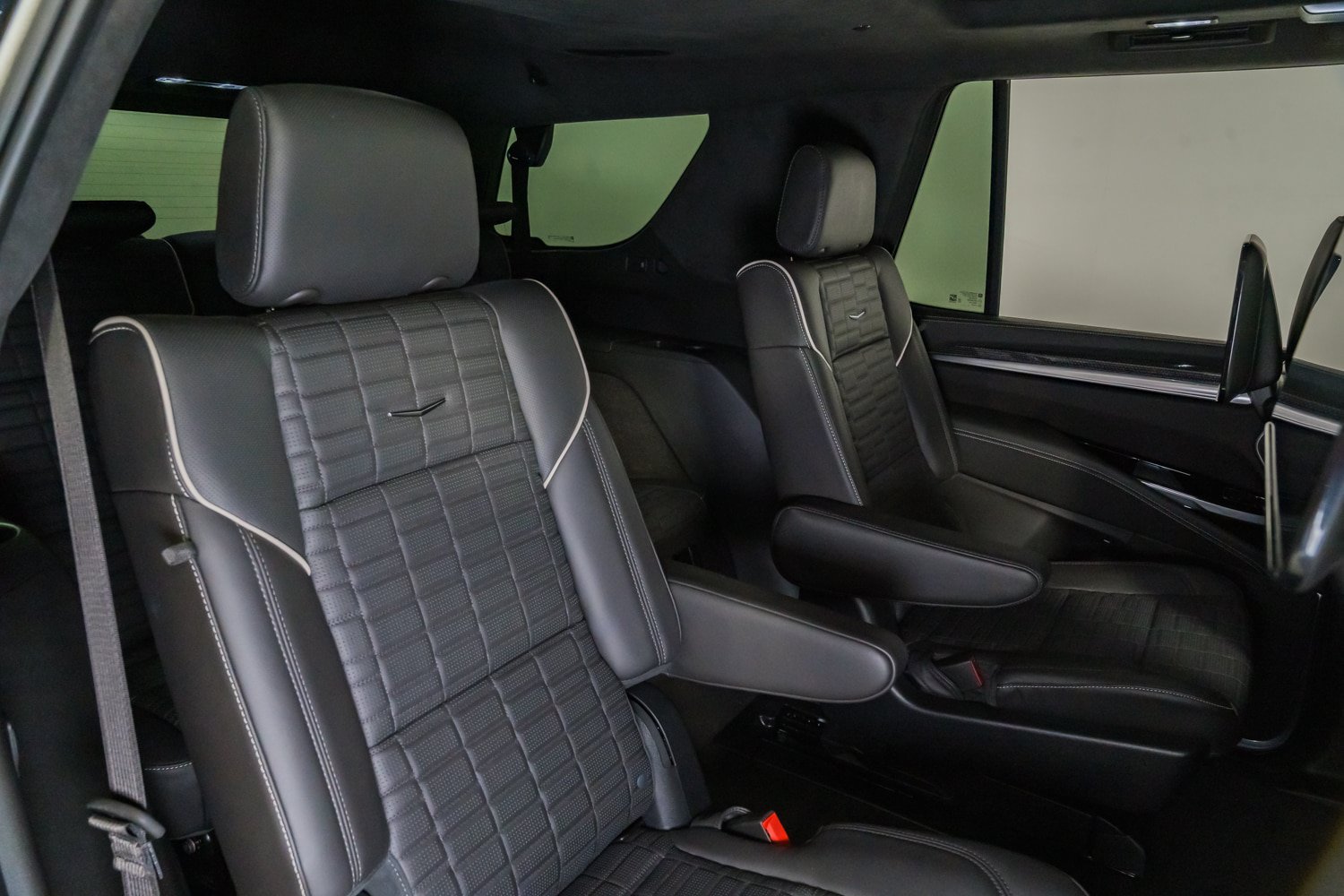 Used 2025 Cadillac Escalade V AWD/4WD image 35