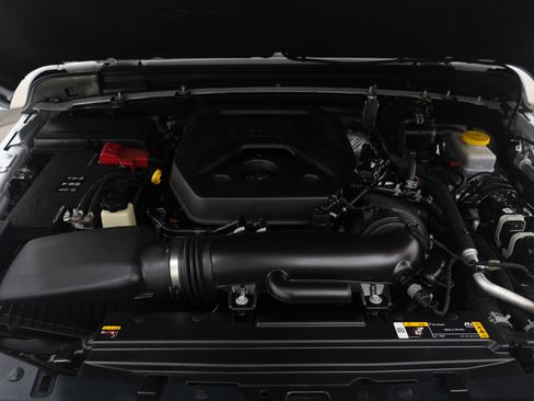 Used 2025 Jeep Wrangler Sahara image 30