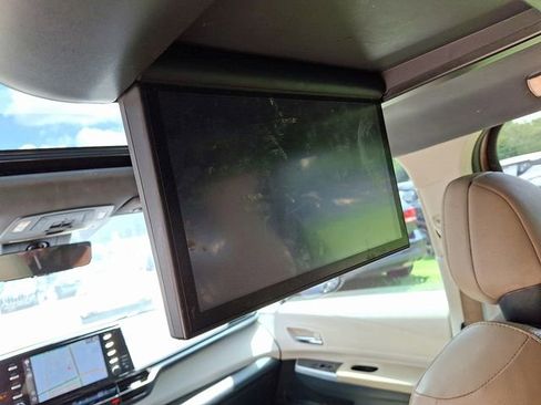 Used 2021 Toyota Sienna Limited image 16
