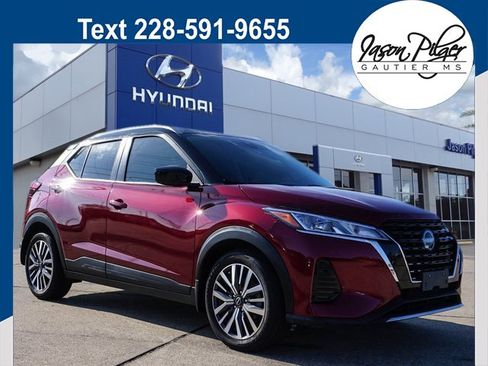 Used 2023 Nissan Kicks SV image 1