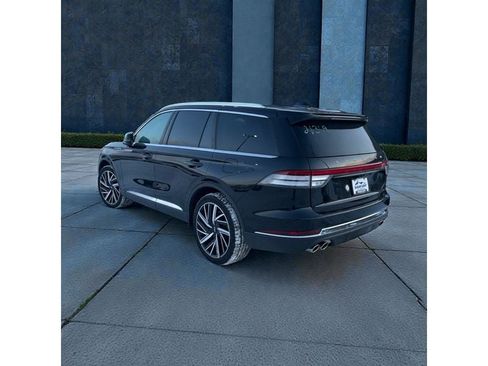 Used 2025 Lincoln Aviator Reserve w/ Equipment Group 201A AWD/4WD image 3