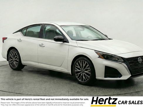 Used 2025 Nissan Altima 2.5 SV image 1