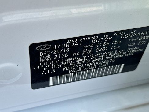 Used 2019 Hyundai Ioniq Electric FWD image 32