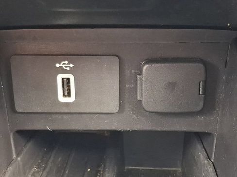 Used 2017 Ford Explorer XLT w/ Equipment Group 202A AWD/4WD image 24