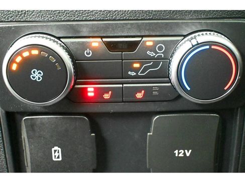 Used 2020 Ford Explorer XLT w/ Equipment Group 202A AWD/4WD image 34