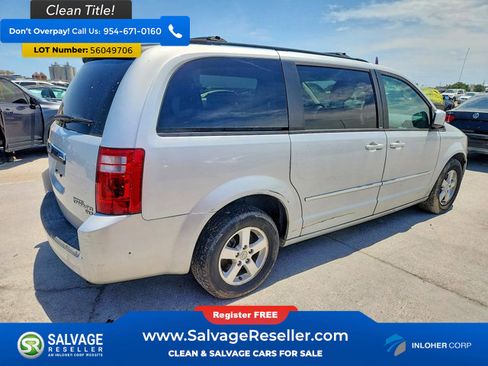 Used 2010 Dodge Grand Caravan SXT FWD image 4