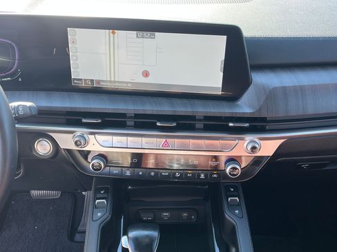 Used 2024 Kia Telluride EX w/ EX Captain's Chair Package image 37