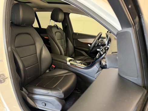 Used 2019 Mercedes-Benz GLC 300 4MATIC image 24