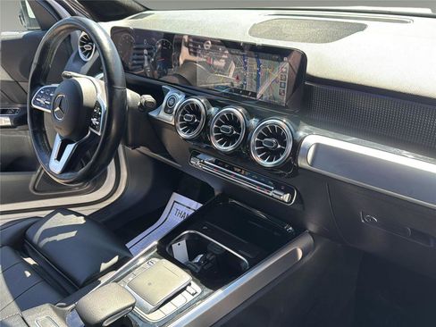 Used 2022 Mercedes-Benz GLB 250 4MATIC w/ Premium Package Lite image 30