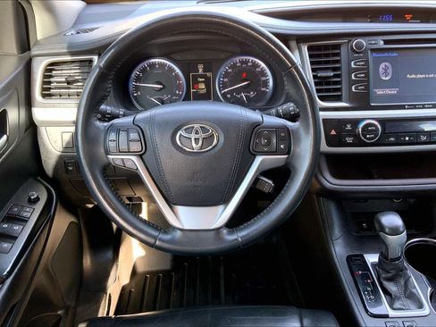 Used 2016 Toyota Highlander XLE image 5